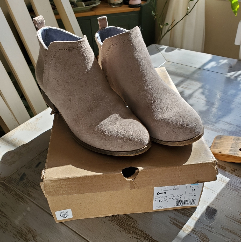 Toms Deia Desert Taupe Suede Wool Booties